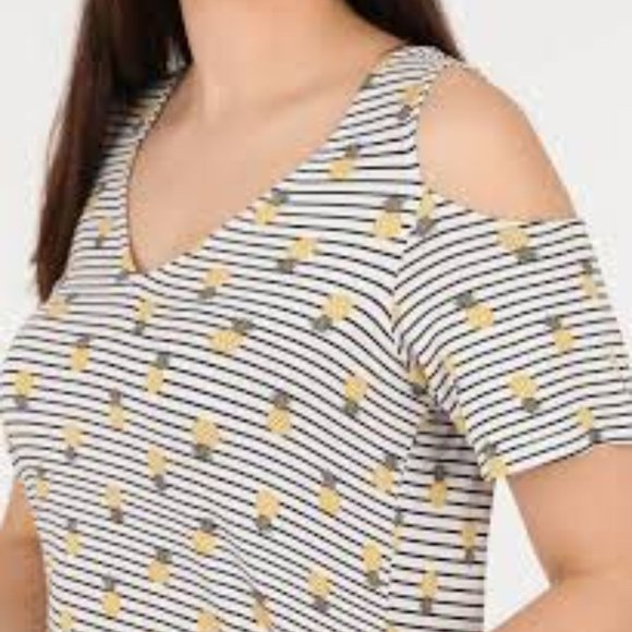 Cold Shoulder Top & Cosmetic Bag - NWT - Picture 1 of 7